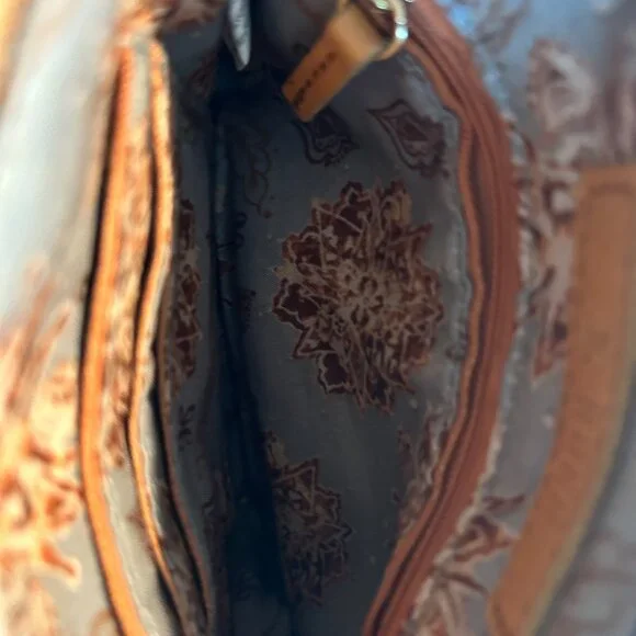 HOBO Amble Leather Crossbody Bag - Picture 11 of 11